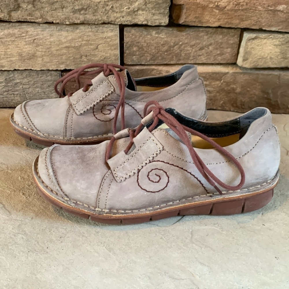 Wolky sz 39 taupe leather lace up walking shoe